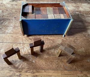 image Wood_blocks_and_rolling_container.jpg 